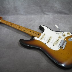 神奈川県川崎市のお客様よりFender1974Stratocasterを買取り致しました！サムネイル