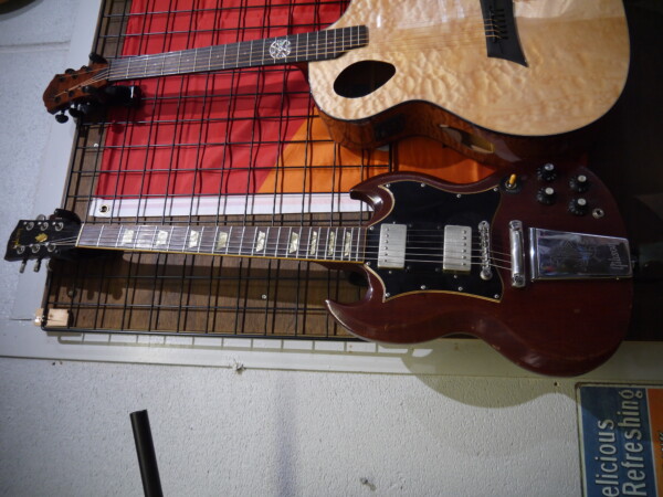 ロックを変えた薄いボディ 　 Gibson SG の歴史サムネイル